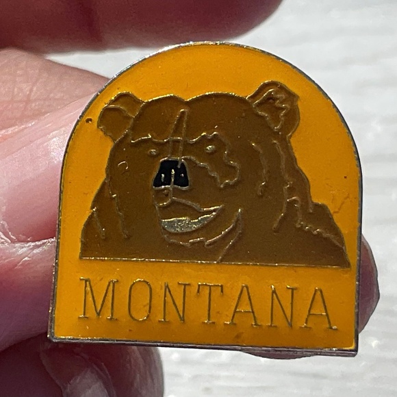 Vintage Vest Pin Bear Montana enameled - Picture 1 of 6
